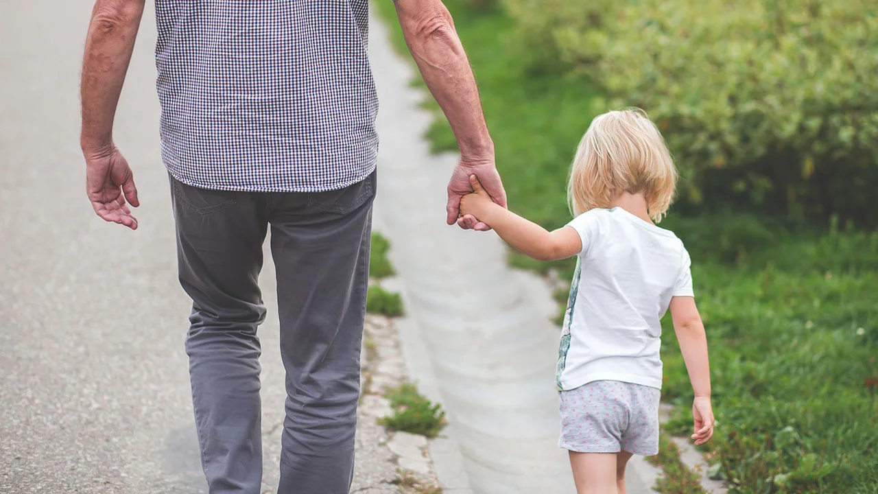 Papà al lavoro: tutto quello che devi sapere su diritti, permessi e congedi nel 2025
